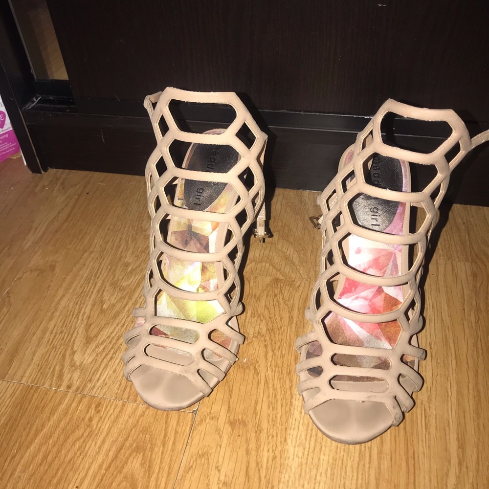 Nude heel